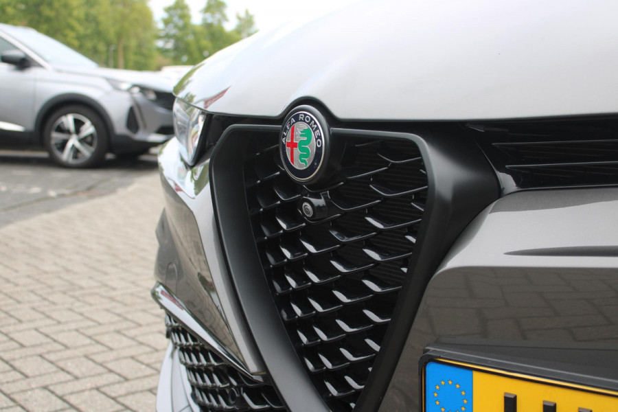 Alfa Romeo Tonale 1.5T Hybrid 160PK VELOCE | PREMIUM PACK: LEDEREN BEKLEDING/GEVENTILEERDE VOORSTOELEN/4-VOUDIG ELEKTRISCH VERSTELBARE LENDESTEUN VOORSTOELEN/ELEKTRISCH BEDIENBARE /HOOGGLANS ZWARTE RAAMOMLIJSTING/AMBIENT LIGHTING | TECHNOLOGY PACK: PARKEERWAARSCHUWING VOOR EN ACHTER/360° CAMERA/AUTOMATISCH INPARKEREN/ AUTONOMOUS DRIVING LEVEL 2: ADAPTIVE CRUISE CONTROL/LANE CENTERING ASSIST/TRAFFIC JAM ASSIST DODEHOEK DETECTIE AUTOMATISCH DIMMENDE BUITENSPIEGELS ELEKTRISCH BEDIENBARE ACHTERKLEP | WINTERPACK: STOELVERWARMING VOOR/STUURVERWARMING/VERWARMBARE RUITENSPROEIERS | 19" LICHTMET