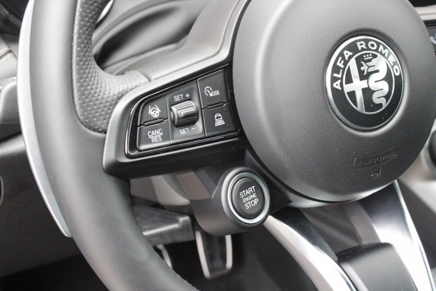Alfa Romeo Tonale 1.5T Hybrid 160PK VELOCE | PREMIUM PACK: LEDEREN BEKLEDING/GEVENTILEERDE VOORSTOELEN/4-VOUDIG ELEKTRISCH VERSTELBARE LENDESTEUN VOORSTOELEN/ELEKTRISCH BEDIENBARE /HOOGGLANS ZWARTE RAAMOMLIJSTING/AMBIENT LIGHTING | TECHNOLOGY PACK: PARKEERWAARSCHUWING VOOR EN ACHTER/360° CAMERA/AUTOMATISCH INPARKEREN/ AUTONOMOUS DRIVING LEVEL 2: ADAPTIVE CRUISE CONTROL/LANE CENTERING ASSIST/TRAFFIC JAM ASSIST DODEHOEK DETECTIE AUTOMATISCH DIMMENDE BUITENSPIEGELS ELEKTRISCH BEDIENBARE ACHTERKLEP | WINTERPACK: STOELVERWARMING VOOR/STUURVERWARMING/VERWARMBARE RUITENSPROEIERS | 19" LICHTMET
