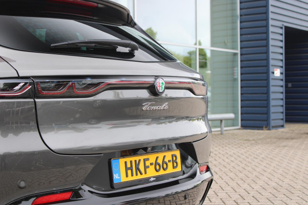 Alfa Romeo Tonale 1.5T Hybrid 160PK VELOCE | PREMIUM PACK: LEDEREN BEKLEDING/GEVENTILEERDE VOORSTOELEN/4-VOUDIG ELEKTRISCH VERSTELBARE LENDESTEUN VOORSTOELEN/ELEKTRISCH BEDIENBARE /HOOGGLANS ZWARTE RAAMOMLIJSTING/AMBIENT LIGHTING | TECHNOLOGY PACK: PARKEERWAARSCHUWING VOOR EN ACHTER/360° CAMERA/AUTOMATISCH INPARKEREN/ AUTONOMOUS DRIVING LEVEL 2: ADAPTIVE CRUISE CONTROL/LANE CENTERING ASSIST/TRAFFIC JAM ASSIST DODEHOEK DETECTIE AUTOMATISCH DIMMENDE BUITENSPIEGELS ELEKTRISCH BEDIENBARE ACHTERKLEP | WINTERPACK: STOELVERWARMING VOOR/STUURVERWARMING/VERWARMBARE RUITENSPROEIERS | 19" LICHTMET