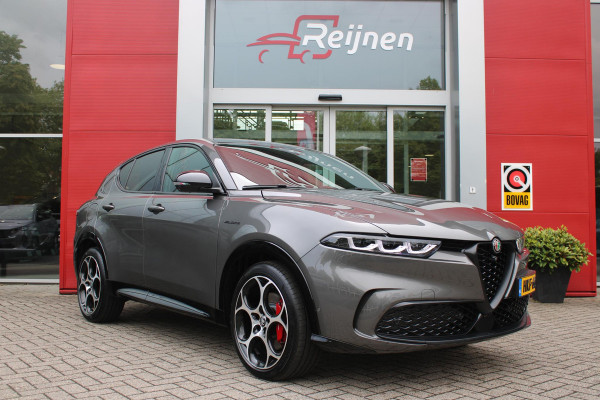 Alfa Romeo Tonale 1.5T Hybrid 160PK VELOCE | PREMIUM PACK: LEDEREN BEKLEDING/GEVENTILEERDE VOORSTOELEN/4-VOUDIG ELEKTRISCH VERSTELBARE LENDESTEUN VOORSTOELEN/ELEKTRISCH BEDIENBARE /HOOGGLANS ZWARTE RAAMOMLIJSTING/AMBIENT LIGHTING | TECHNOLOGY PACK: PARKEERWAARSCHUWING VOOR EN ACHTER/360° CAMERA/AUTOMATISCH INPARKEREN/ AUTONOMOUS DRIVING LEVEL 2: ADAPTIVE CRUISE CONTROL/LANE CENTERING ASSIST/TRAFFIC JAM ASSIST DODEHOEK DETECTIE AUTOMATISCH DIMMENDE BUITENSPIEGELS ELEKTRISCH BEDIENBARE ACHTERKLEP | WINTERPACK: STOELVERWARMING VOOR/STUURVERWARMING/VERWARMBARE RUITENSPROEIERS | 19" LICHTMET