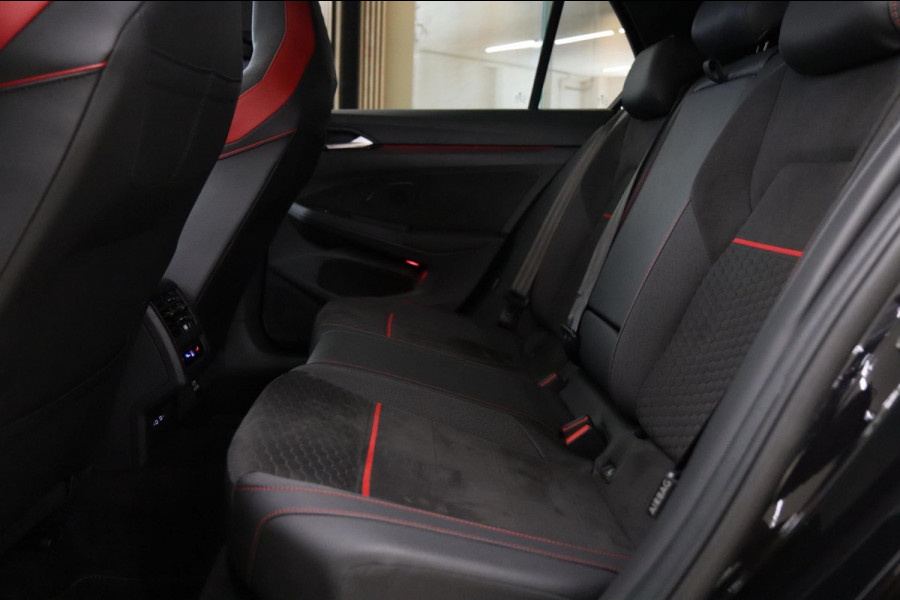Volkswagen Golf 2.0 TSI GTI CLUBSPORT BLACKSTYLE/PANO/HEDUP/HK/CARPLAY/BLIDSOIT/VOL