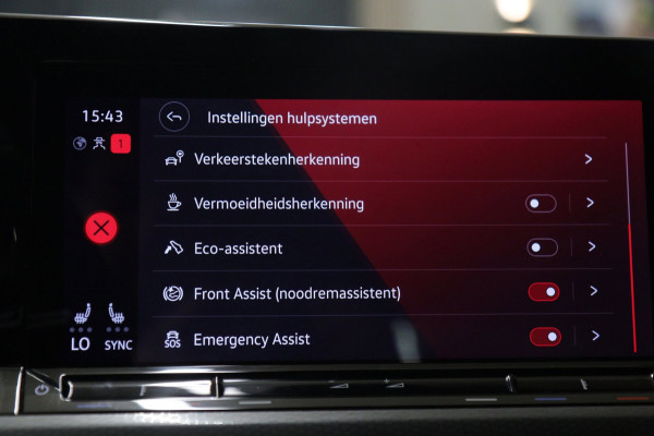 Volkswagen Golf 2.0 TSI GTI CLUBSPORT BLACKSTYLE/PANO/HEDUP/HK/CARPLAY/BLIDSOIT/VOL