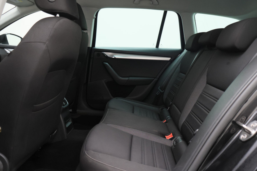 Škoda Octavia Combi 1.5 TSI Greentech Style Business Climate, Cruise, Apple Carplay, Stoelverwarming, PDC, Trekhaak, 17''