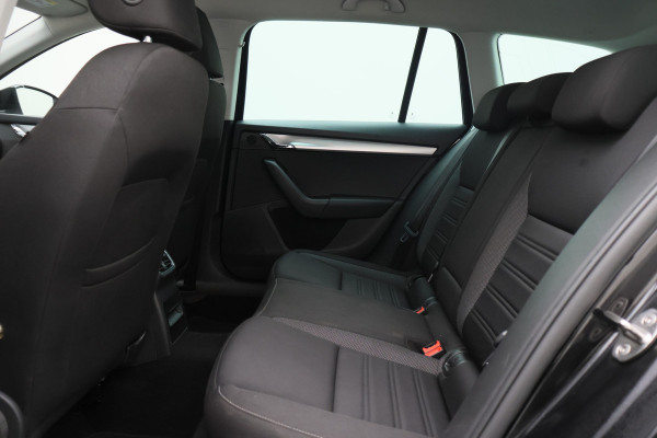 Škoda Octavia Combi 1.5 TSI Greentech Style Business Climate, Cruise, Apple Carplay, Stoelverwarming, PDC, Trekhaak, 17''
