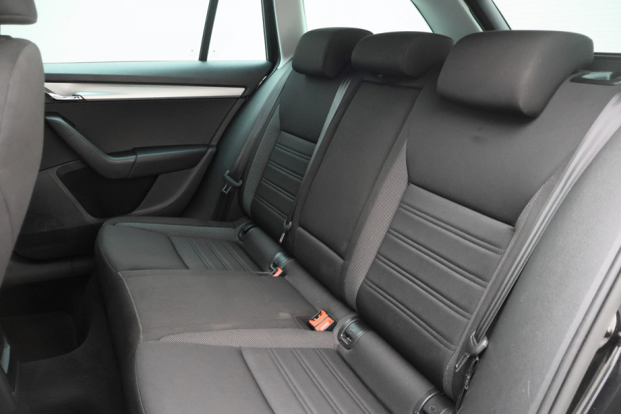Škoda Octavia Combi 1.5 TSI Greentech Style Business Climate, Cruise, Apple Carplay, Stoelverwarming, PDC, Trekhaak, 17''