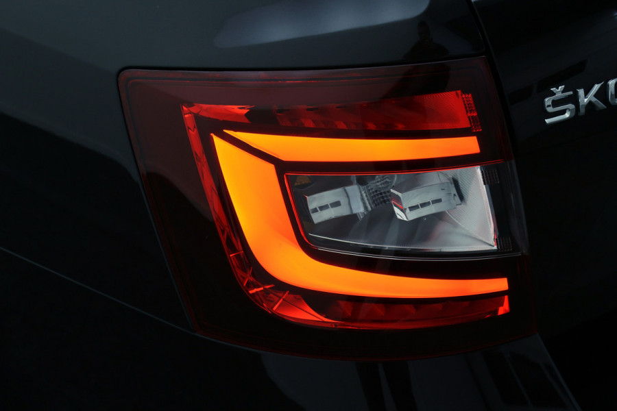 Škoda Octavia Combi 1.5 TSI Greentech Style Business Climate, Cruise, Apple Carplay, Stoelverwarming, PDC, Trekhaak, 17''