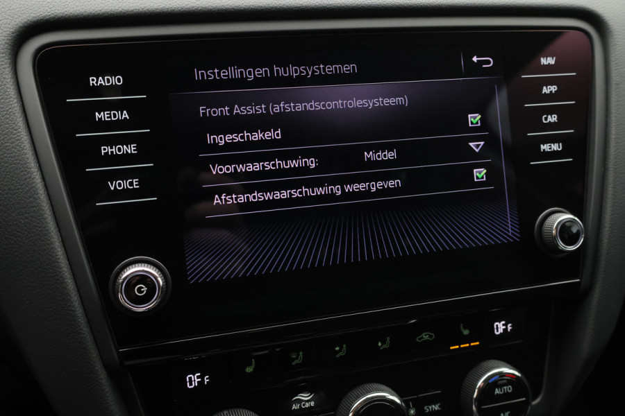 Škoda Octavia Combi 1.5 TSI Greentech Style Business Climate, Cruise, Apple Carplay, Stoelverwarming, PDC, Trekhaak, 17''
