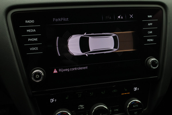 Škoda Octavia Combi 1.5 TSI Greentech Style Business Climate, Cruise, Apple Carplay, Stoelverwarming, PDC, Trekhaak, 17''