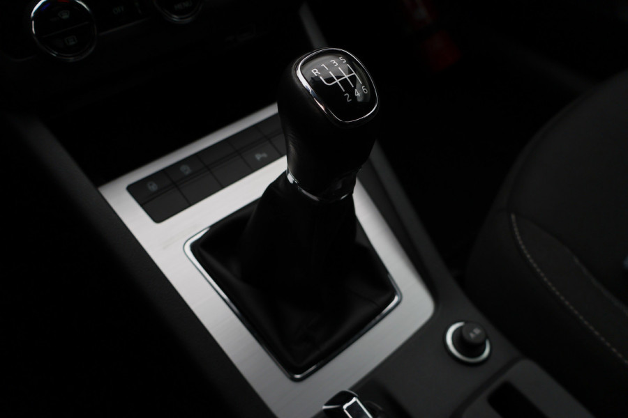 Škoda Octavia Combi 1.5 TSI Greentech Style Business Climate, Cruise, Apple Carplay, Stoelverwarming, PDC, Trekhaak, 17''