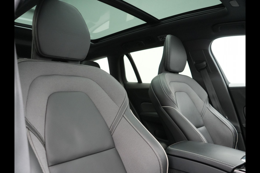Volvo V60 T8 Twin Engine AWD R-Design PHEV 390pk Dealer O.H. | Trekhaak Af Fabriek | Panodak | Head Up | Harman / Kardon | Camera | Lederen Sportstoelen Memory & Verwarmd | Apple Carplay | Stuur Verwarmd | Navigatie | DAB | Plug In Hybrid |