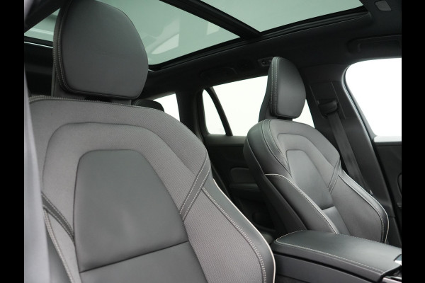 Volvo V60 T8 Twin Engine AWD R-Design PHEV 390pk Dealer O.H. | Trekhaak Af Fabriek | Panodak | Head Up | Harman / Kardon | Camera | Lederen Sportstoelen Memory & Verwarmd | Apple Carplay | Stuur Verwarmd | Navigatie | DAB | Plug In Hybrid |