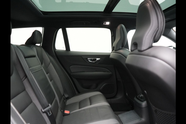 Volvo V60 T8 Twin Engine AWD R-Design PHEV 390pk Dealer O.H. | Trekhaak Af Fabriek | Panodak | Head Up | Harman / Kardon | Camera | Lederen Sportstoelen Memory & Verwarmd | Apple Carplay | Stuur Verwarmd | Navigatie | DAB | Plug In Hybrid |