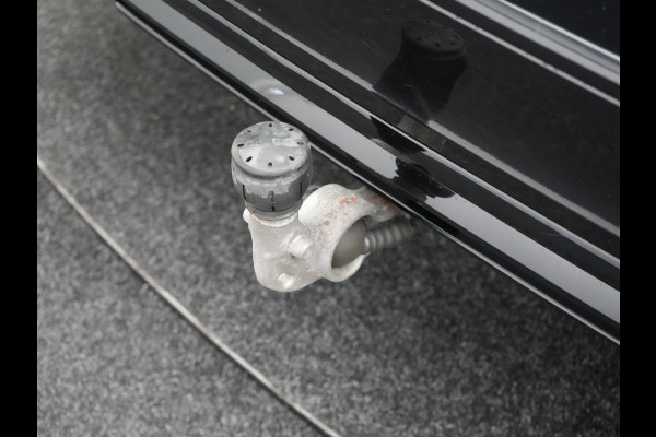 Volvo V60 T8 Twin Engine AWD R-Design PHEV 390pk Dealer O.H. | Trekhaak Af Fabriek | Panodak | Head Up | Harman / Kardon | Camera | Lederen Sportstoelen Memory & Verwarmd | Apple Carplay | Stuur Verwarmd | Navigatie | DAB | Plug In Hybrid |