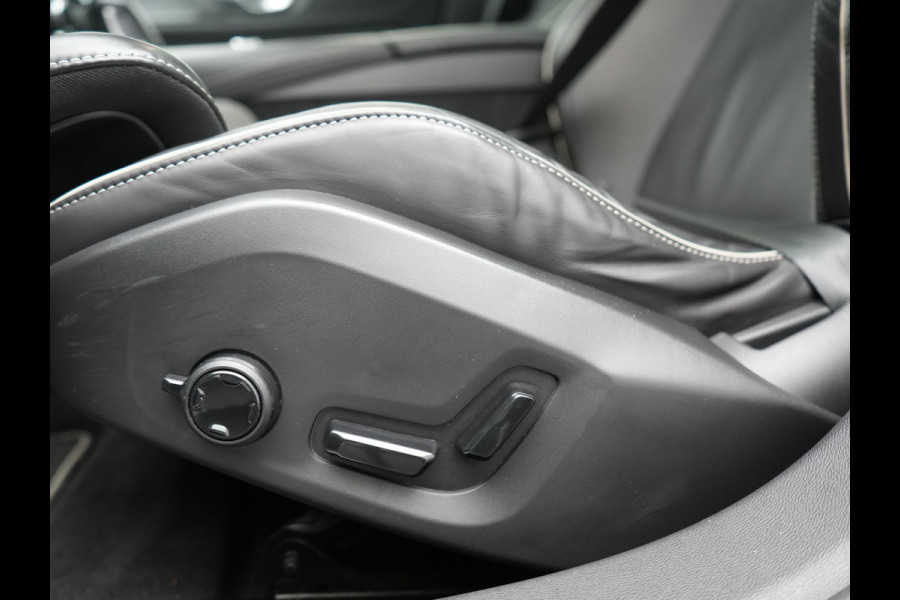 Volvo V60 T8 Twin Engine AWD R-Design PHEV 390pk Dealer O.H. | Trekhaak Af Fabriek | Panodak | Head Up | Harman / Kardon | Camera | Lederen Sportstoelen Memory & Verwarmd | Apple Carplay | Stuur Verwarmd | Navigatie | DAB | Plug In Hybrid |