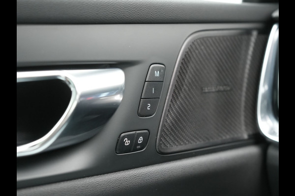 Volvo V60 T8 Twin Engine AWD R-Design PHEV 390pk Dealer O.H. | Trekhaak Af Fabriek | Panodak | Head Up | Harman / Kardon | Camera | Lederen Sportstoelen Memory & Verwarmd | Apple Carplay | Stuur Verwarmd | Navigatie | DAB | Plug In Hybrid |