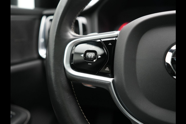 Volvo V60 T8 Twin Engine AWD R-Design PHEV 390pk Dealer O.H. | Trekhaak Af Fabriek | Panodak | Head Up | Harman / Kardon | Camera | Lederen Sportstoelen Memory & Verwarmd | Apple Carplay | Stuur Verwarmd | Navigatie | DAB | Plug In Hybrid |