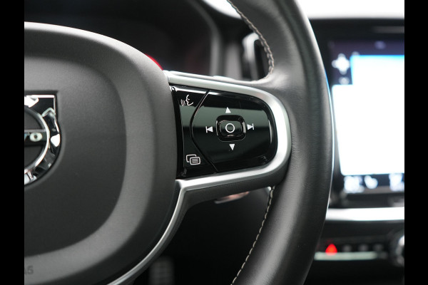 Volvo V60 T8 Twin Engine AWD R-Design PHEV 390pk Dealer O.H. | Trekhaak Af Fabriek | Panodak | Head Up | Harman / Kardon | Camera | Lederen Sportstoelen Memory & Verwarmd | Apple Carplay | Stuur Verwarmd | Navigatie | DAB | Plug In Hybrid |