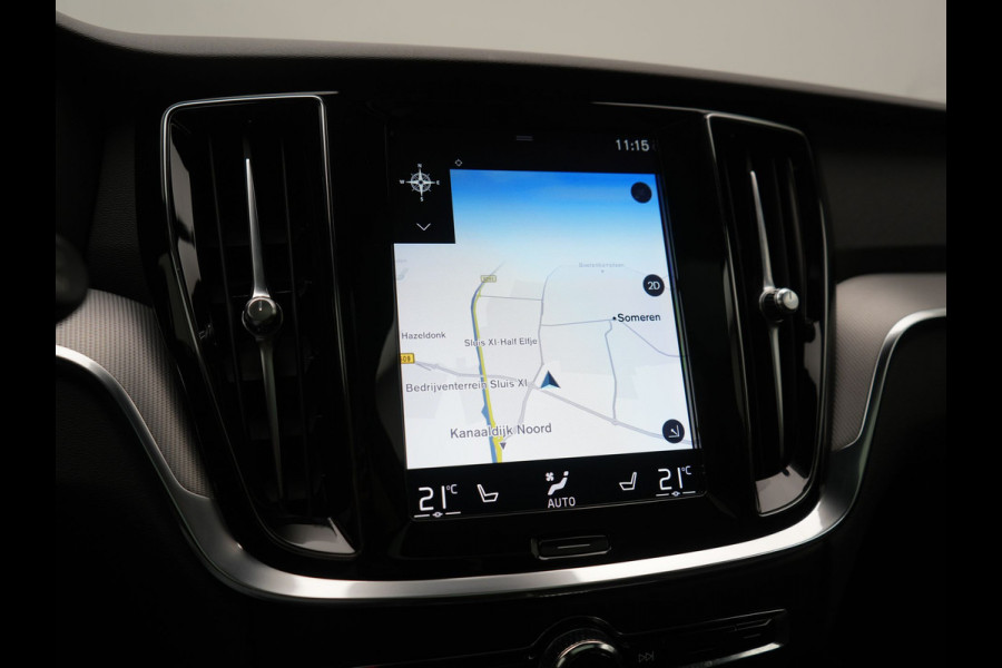Volvo V60 T8 Twin Engine AWD R-Design PHEV 390pk Dealer O.H. | Trekhaak Af Fabriek | Panodak | Head Up | Harman / Kardon | Camera | Lederen Sportstoelen Memory & Verwarmd | Apple Carplay | Stuur Verwarmd | Navigatie | DAB | Plug In Hybrid |