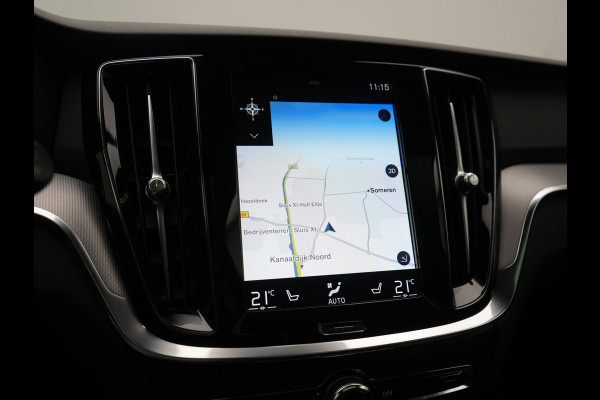 Volvo V60 T8 Twin Engine AWD R-Design PHEV 390pk Dealer O.H. | Trekhaak Af Fabriek | Panodak | Head Up | Harman / Kardon | Camera | Lederen Sportstoelen Memory & Verwarmd | Apple Carplay | Stuur Verwarmd | Navigatie | DAB | Plug In Hybrid |