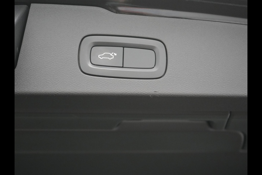 Volvo V60 T8 Twin Engine AWD R-Design PHEV 390pk Dealer O.H. | Trekhaak Af Fabriek | Panodak | Head Up | Harman / Kardon | Camera | Lederen Sportstoelen Memory & Verwarmd | Apple Carplay | Stuur Verwarmd | Navigatie | DAB | Plug In Hybrid |