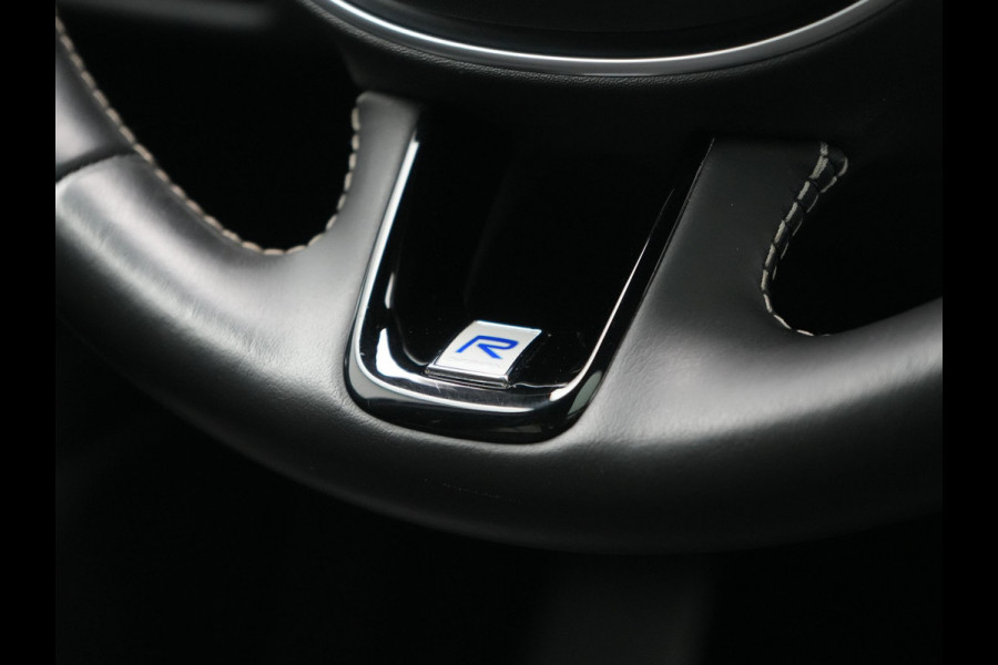 Volvo V60 T8 Twin Engine AWD R-Design PHEV 390pk Dealer O.H. | Trekhaak Af Fabriek | Panodak | Head Up | Harman / Kardon | Camera | Lederen Sportstoelen Memory & Verwarmd | Apple Carplay | Stuur Verwarmd | Navigatie | DAB | Plug In Hybrid |