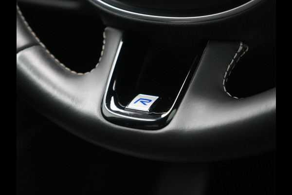 Volvo V60 T8 Twin Engine AWD R-Design PHEV 390pk Dealer O.H. | Trekhaak Af Fabriek | Panodak | Head Up | Harman / Kardon | Camera | Lederen Sportstoelen Memory & Verwarmd | Apple Carplay | Stuur Verwarmd | Navigatie | DAB | Plug In Hybrid |