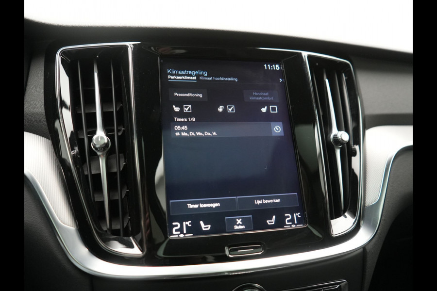 Volvo V60 T8 Twin Engine AWD R-Design PHEV 390pk Dealer O.H. | Trekhaak Af Fabriek | Panodak | Head Up | Harman / Kardon | Camera | Lederen Sportstoelen Memory & Verwarmd | Apple Carplay | Stuur Verwarmd | Navigatie | DAB | Plug In Hybrid |