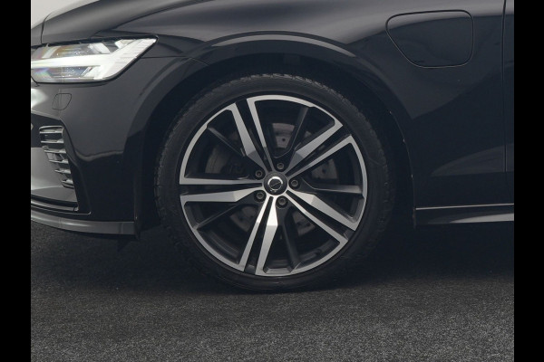 Volvo V60 T8 Twin Engine AWD R-Design PHEV 390pk Dealer O.H. | Trekhaak Af Fabriek | Panodak | Head Up | Harman / Kardon | Camera | Lederen Sportstoelen Memory & Verwarmd | Apple Carplay | Stuur Verwarmd | Navigatie | DAB | Plug In Hybrid |