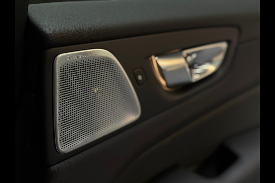 Volvo XC60 2.0 T8 Plug-in-hybrid AWD BLACK EDITION PANO|BOWERS&WILKINS|HuD|360CAM|KEYLESS|MEMORY|LUCHTVERING|FABRIEKSGARANTIE|2025