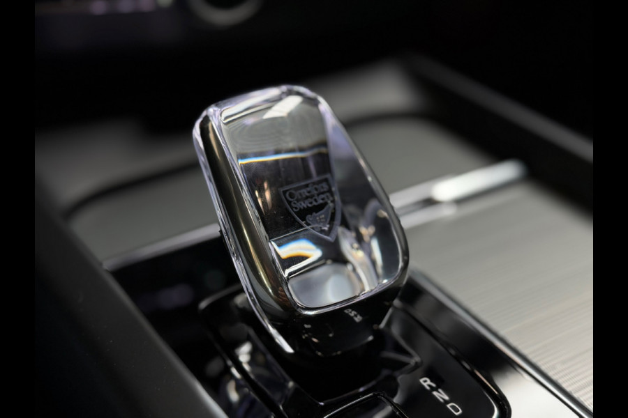 Volvo XC60 2.0 T8 Plug-in-hybrid AWD BLACK EDITION PANO|BOWERS&WILKINS|HuD|360CAM|KEYLESS|MEMORY|LUCHTVERING|FABRIEKSGARANTIE|2025