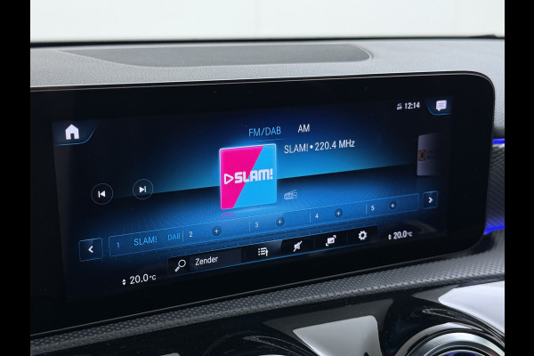 Mercedes-Benz A-Klasse 200 Luxury 164pk // Panoramadak // Carplay // Sfeerverlichting // MultiBeam LED // Keyless Entry // Camera // Advanced Audio
