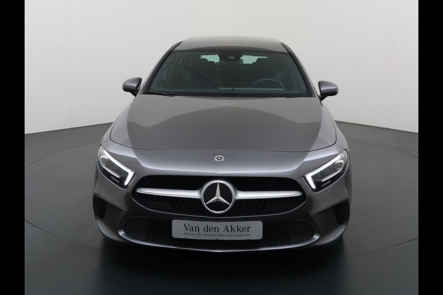 Mercedes-Benz A-Klasse 200 Luxury 164pk // Panoramadak // Carplay // Sfeerverlichting // MultiBeam LED // Keyless Entry // Camera // Advanced Audio