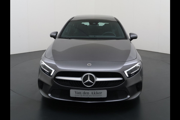 Mercedes-Benz A-Klasse 200 Luxury 164pk // Panoramadak // Carplay // Sfeerverlichting // MultiBeam LED // Keyless Entry // Camera // Advanced Audio