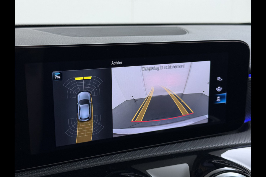 Mercedes-Benz A-Klasse 200 Luxury 164pk // Panoramadak // Carplay // Sfeerverlichting // MultiBeam LED // Keyless Entry // Camera // Advanced Audio