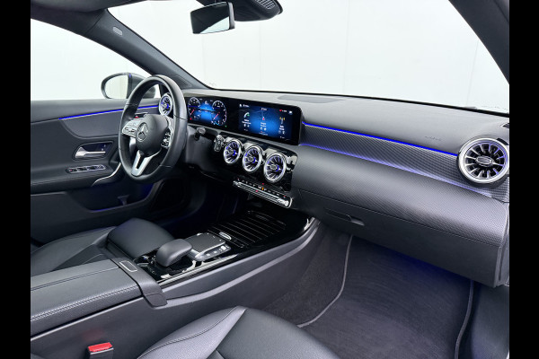 Mercedes-Benz A-Klasse 200 Luxury 164pk // Panoramadak // Carplay // Sfeerverlichting // MultiBeam LED // Keyless Entry // Camera // Advanced Audio