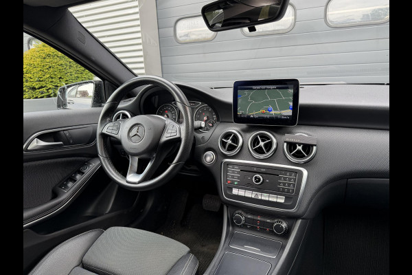 Mercedes-Benz A-Klasse 160 AMG | Panoramadak | Camera | Navigatie | 18 Inch Lichtmetalen Velgen |