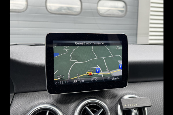 Mercedes-Benz A-Klasse 160 AMG | Panoramadak | Camera | Navigatie | 18 Inch Lichtmetalen Velgen |