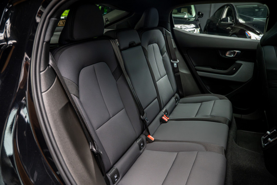 Polestar 2 Long Range Single Motor 78 kWh Panodak 360 Harman K.  ACC Alcantara Stuurverwarming Warmtepomp Memory seat Stoelverwarming voor & achter LM velgen