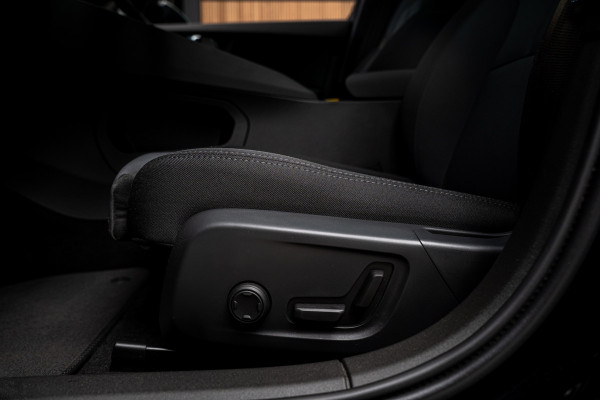 Polestar 2 Long Range Single Motor 78 kWh Panodak 360 Harman K.  ACC Alcantara Stuurverwarming Warmtepomp Memory seat Stoelverwarming voor & achter LM velgen