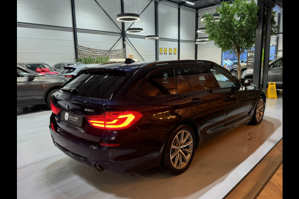 BMW 5 Serie Touring 520i Sport Line M | Pano | Memory Stoelen | Stoelventilatie | Camera | Elek Achterklep | Dealer onderhouden