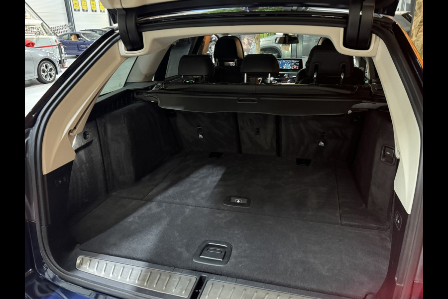 BMW 5 Serie Touring 520i Sport Line M | Pano | Memory Stoelen | Stoelventilatie | Camera | Elek Achterklep | Dealer onderhouden