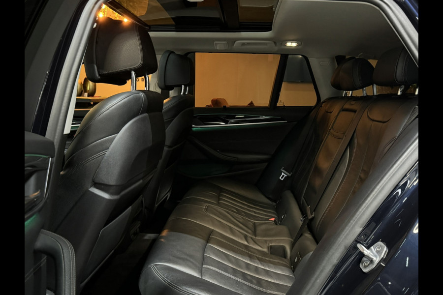 BMW 5 Serie Touring 520i Sport Line M | Pano | Memory Stoelen | Stoelventilatie | Camera | Elek Achterklep | Dealer onderhouden