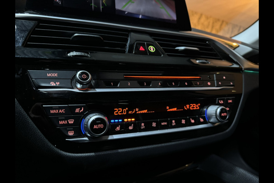 BMW 5 Serie Touring 520i Sport Line M | Pano | Memory Stoelen | Stoelventilatie | Camera | Elek Achterklep | Dealer onderhouden