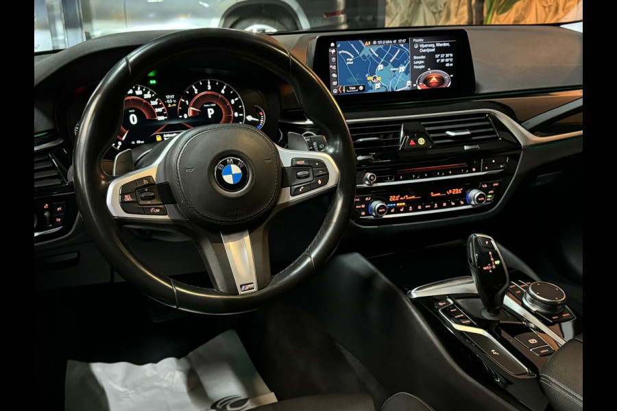BMW 5 Serie Touring 520i Sport Line M | Pano | Memory Stoelen | Stoelventilatie | Camera | Elek Achterklep | Dealer onderhouden