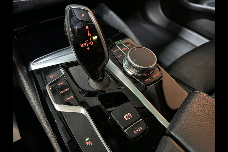BMW 5 Serie Touring 520i Sport Line M | Pano | Memory Stoelen | Stoelventilatie | Camera | Elek Achterklep | Dealer onderhouden
