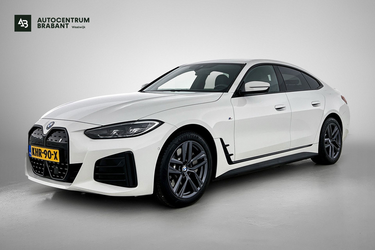 BMW i4 EDrive35 70 kWh M-sportpakket (1e Eig, Dealer OnderH, Navi Pro, Camera, Carplay, Addapt Cruise, StoelV, PDC V+A, Etc)