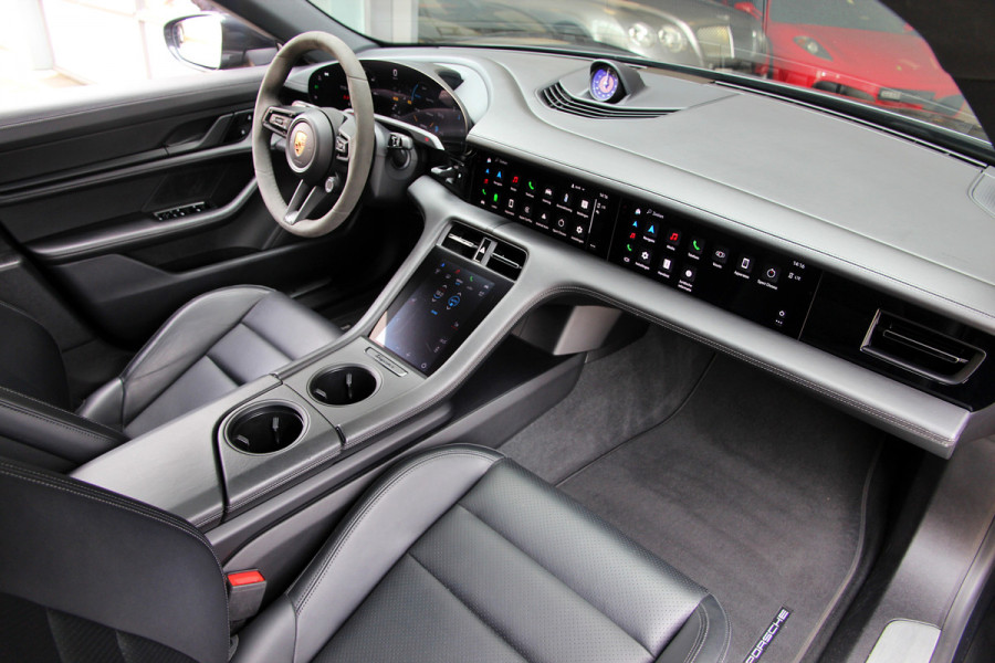 Porsche Taycan 4S Performance 84 kWh | Orig. NL | Pano | Sport Chrono | 360 | ACC | Warmtepomp
