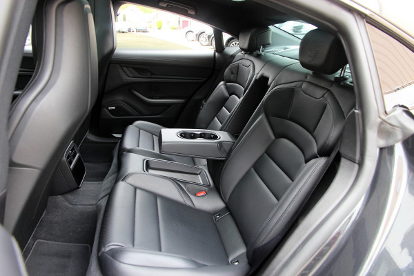 Porsche Taycan 4S Performance 84 kWh | Orig. NL | Pano | Sport Chrono | 360 | ACC | Warmtepomp
