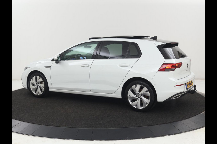Volkswagen Golf 1.5 TSI Style | Panoramadak | Stoelverwarming | Head-Up | Trekhaak | Camera | Massage | Carplay | Navigatie | Adaptive cruise | Harman/Kardon | Sfeerverlichting | Keyless | Park Assist | Getint glas