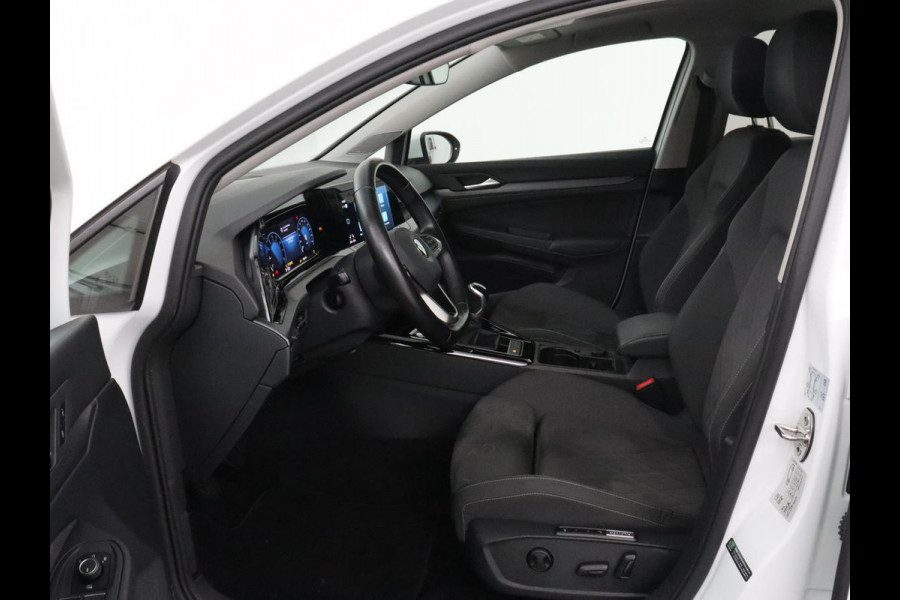 Volkswagen Golf 1.5 TSI Style | Panoramadak | Stoelverwarming | Head-Up | Trekhaak | Camera | Massage | Carplay | Navigatie | Adaptive cruise | Harman/Kardon | Sfeerverlichting | Keyless | Park Assist | Getint glas
